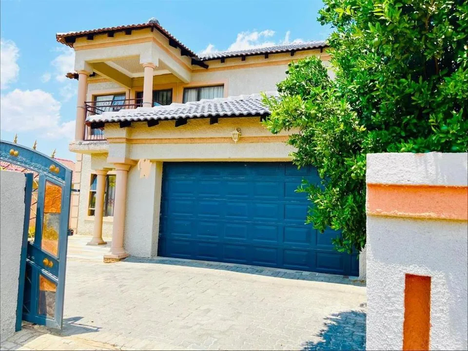 4 Bedroom House for sale in Tlhabane West