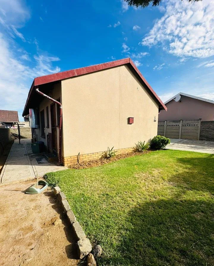 3 Bedroom House for sale in Tlhabane West
