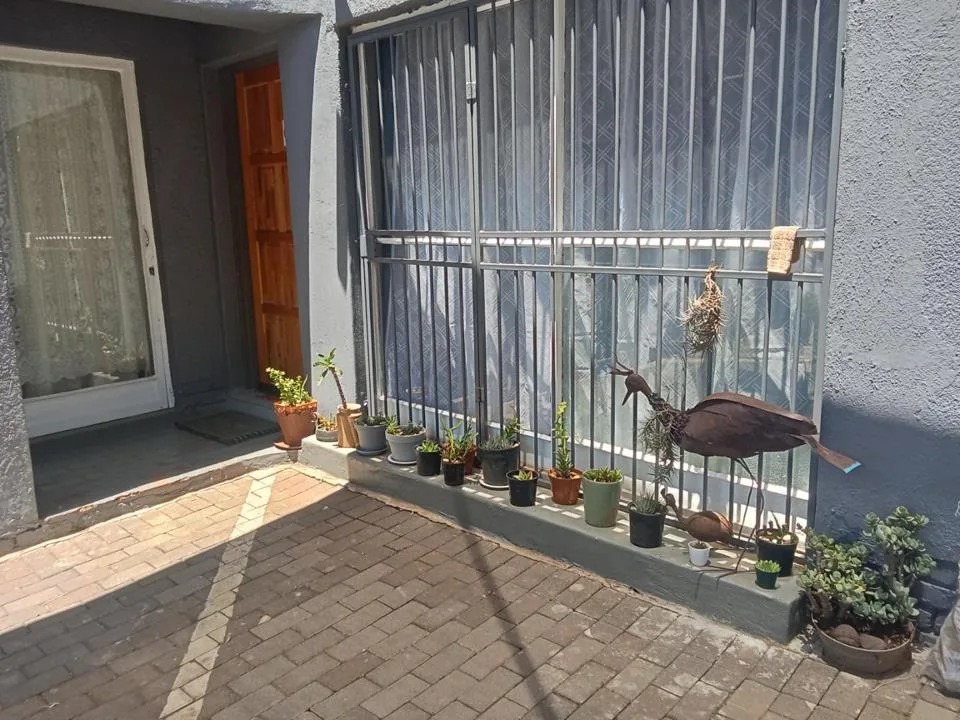 4 Bedroom Apartment / flat to rent in Die Wilgers