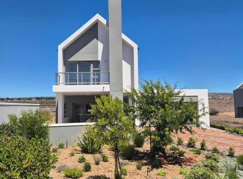 2 Bedroom House for sale in Langebaan Country Estate