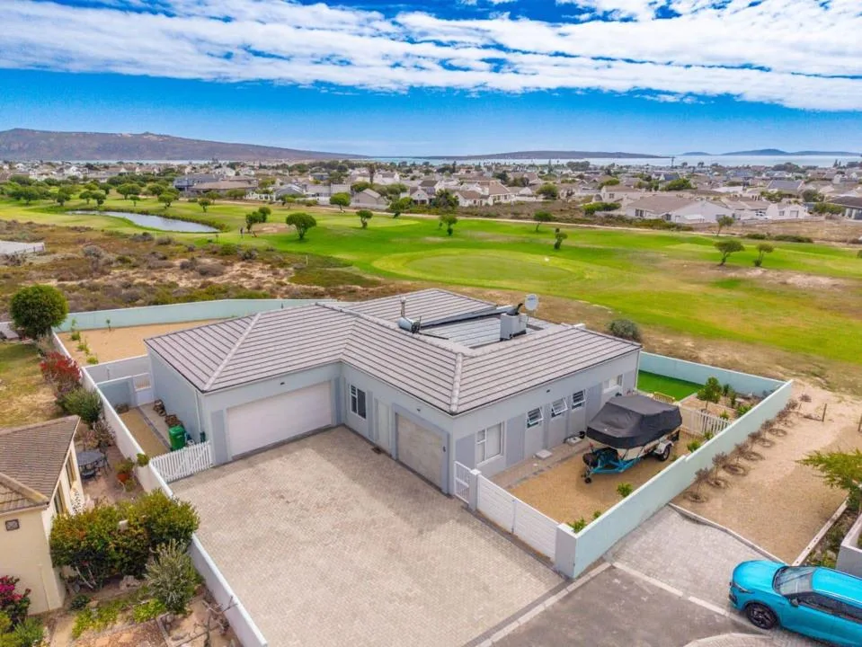 3 Bedroom House for sale in Country Club