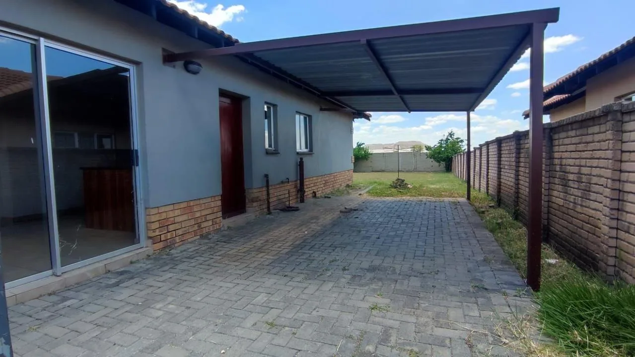 3 Bedroom House for sale in Waterkloof Hill Estate