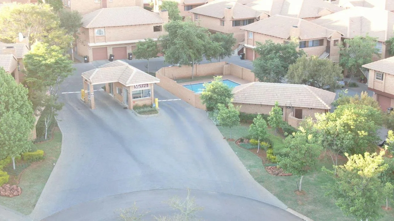 3 Bedroom Apartment / flat to rent in Paramount Estate
