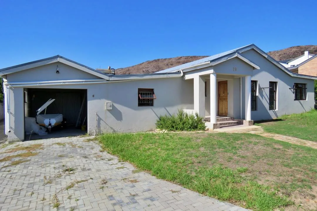 3 Bedroom House for sale in Bredasdorp