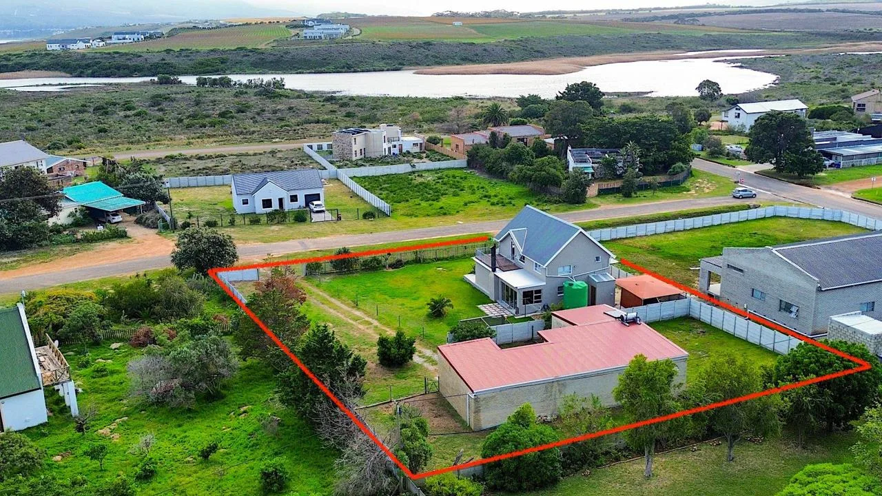 6 Bedroom House for sale in Fisherhaven