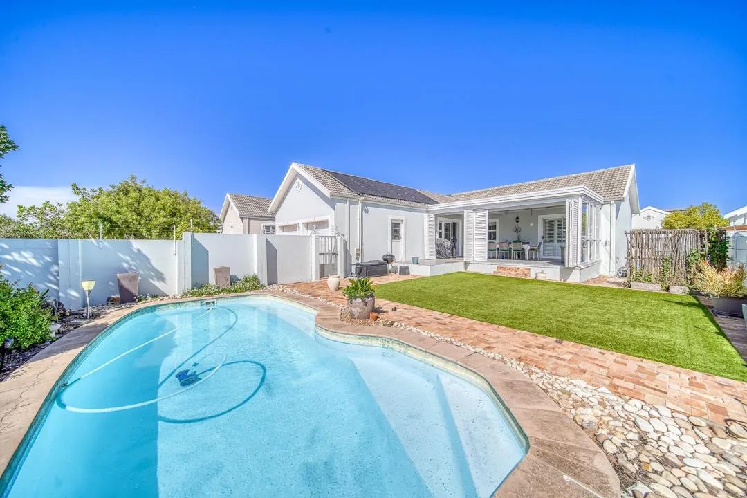 3 Bedroom House for sale in Sunningdale