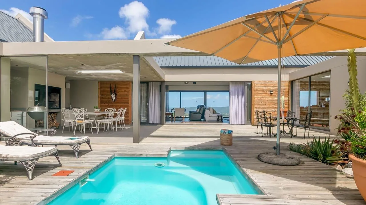 5 Bedroom House for sale in Simola