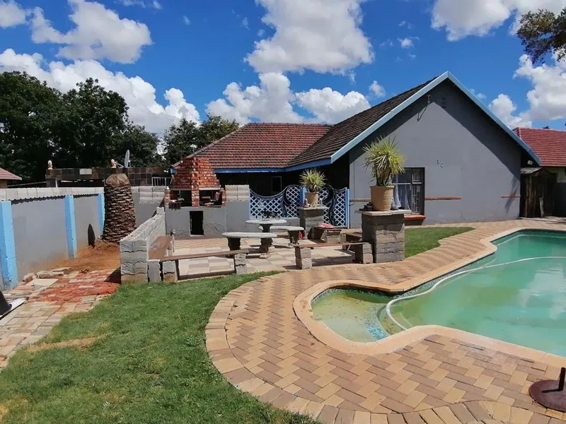 4 Bedroom House for sale in Stilfontein Ext 4