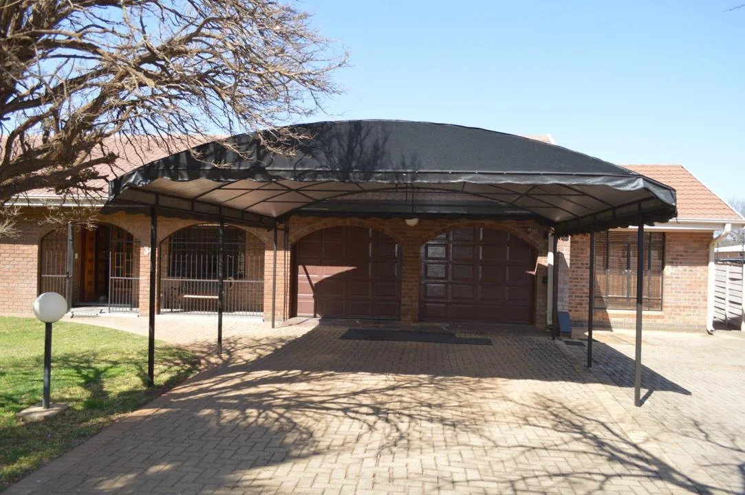 5 Bedroom House for sale in Wilkoppies