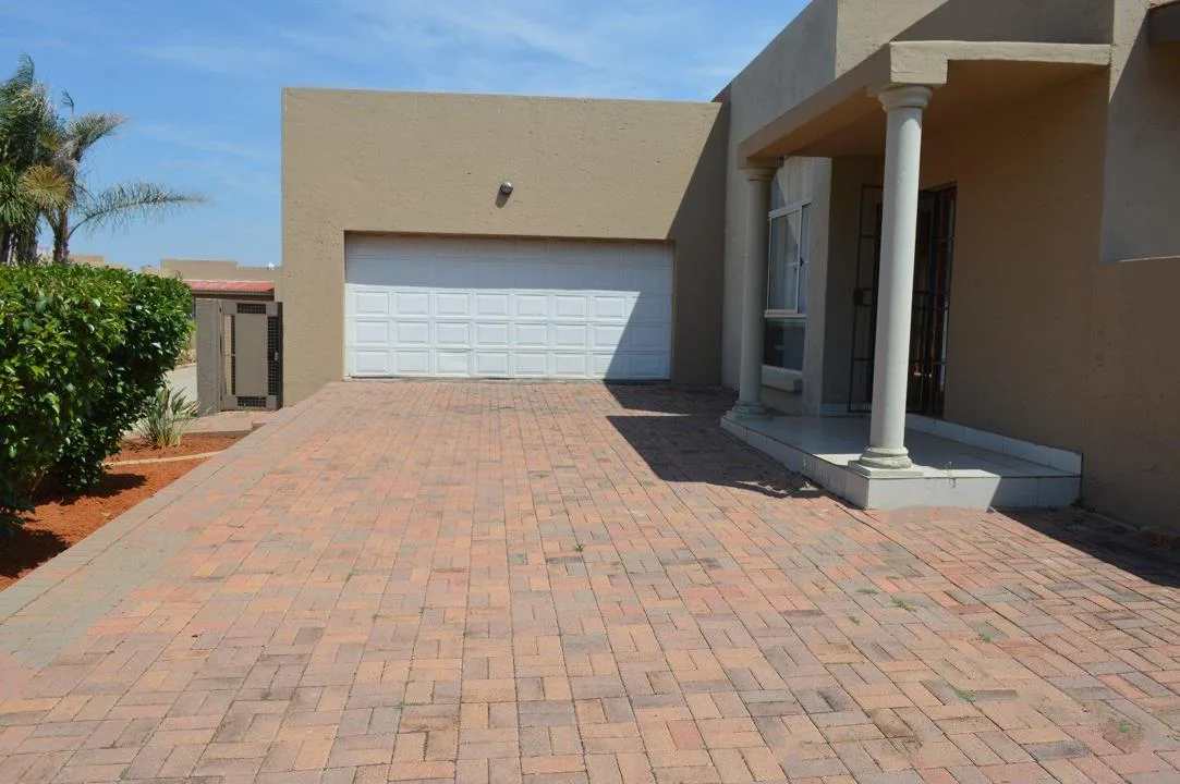 3 Bedroom Townhouse for sale in Wilkoppies