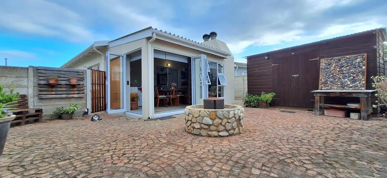 2 Bedroom House for sale in Riversdale