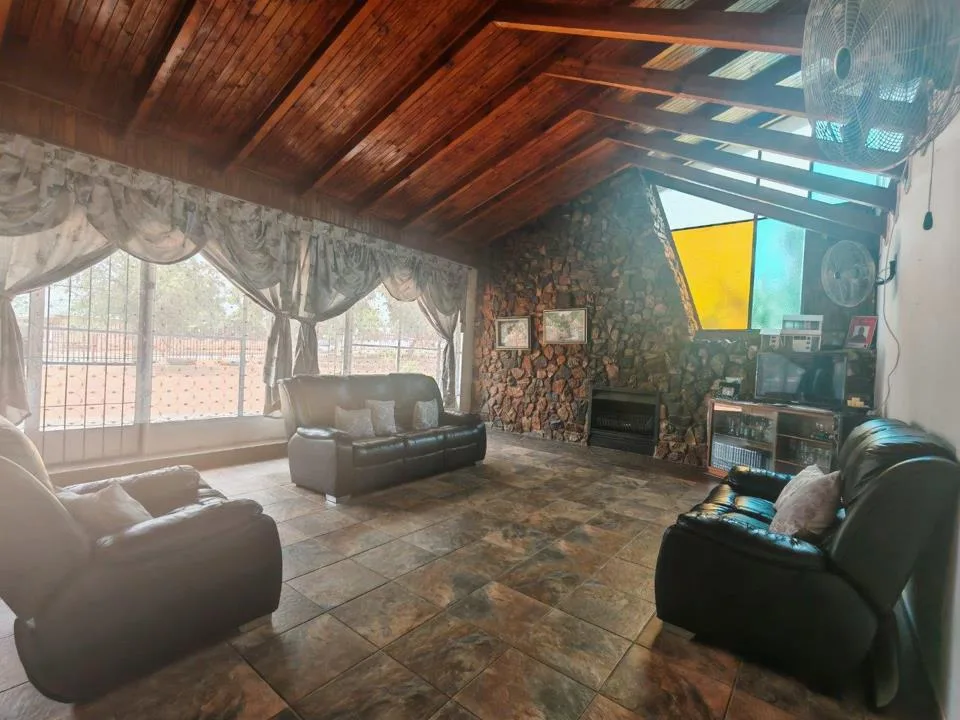 4 Bedroom House for sale in Roosheuwel