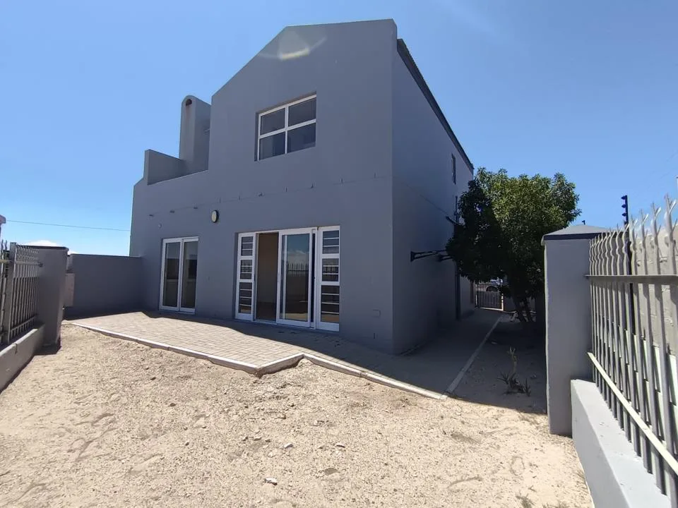 3 Bedroom Townhouse for sale in Velddrif