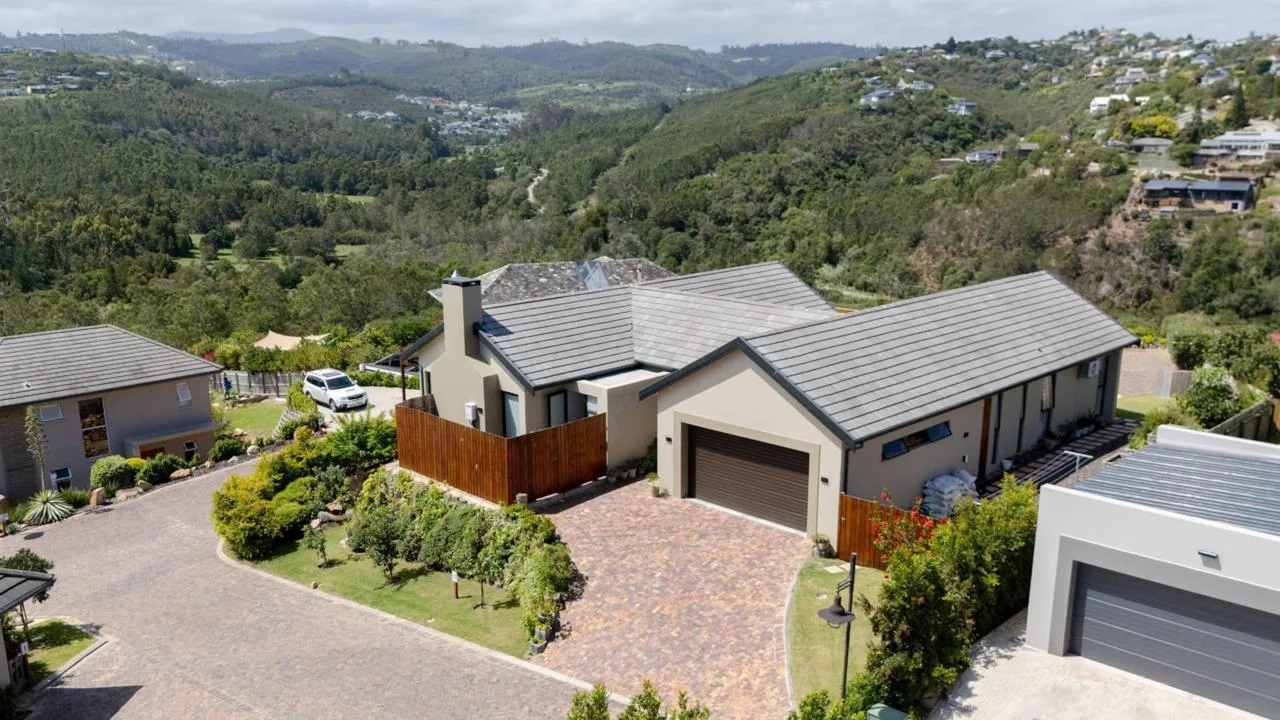 3 Bedroom House for sale in Kanonkop