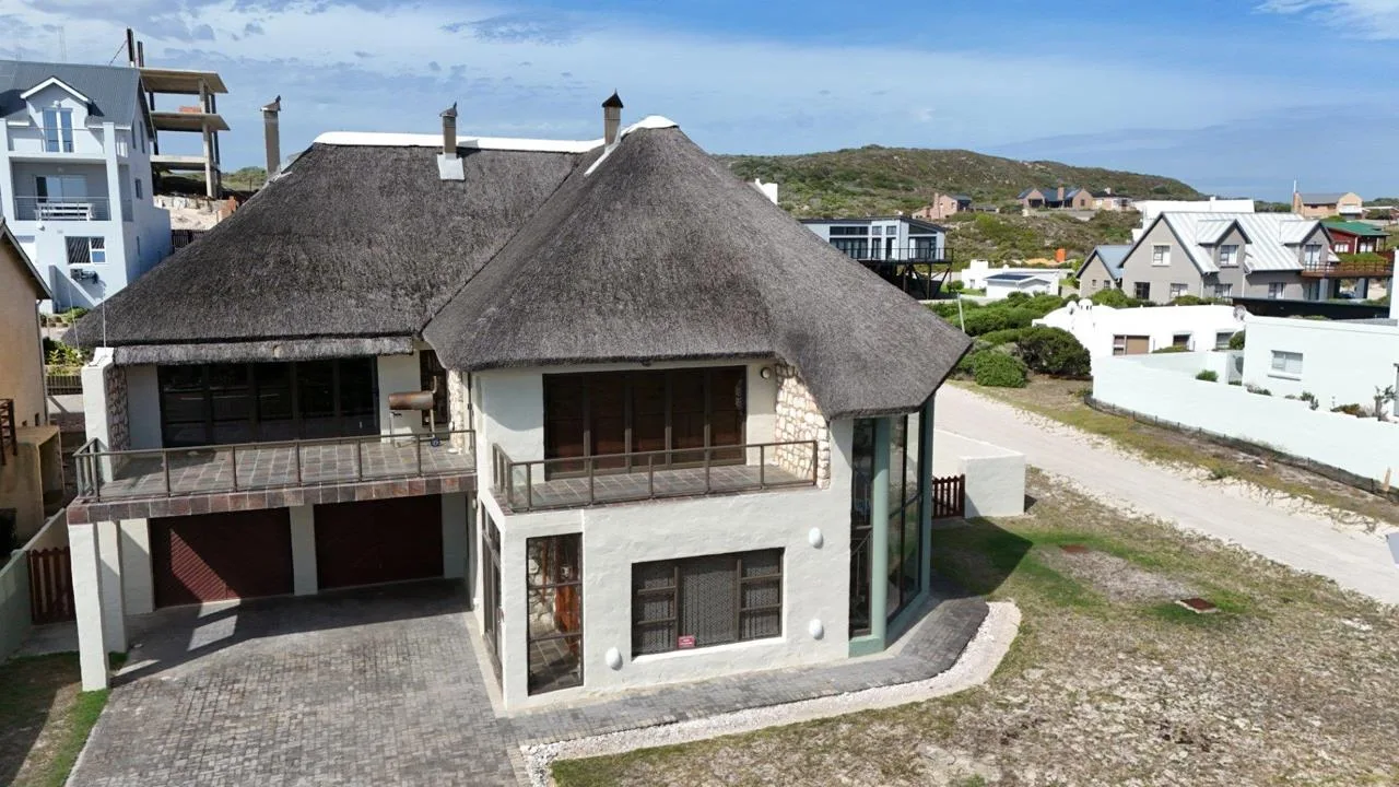 5 Bedroom House for sale in Suiderstrand