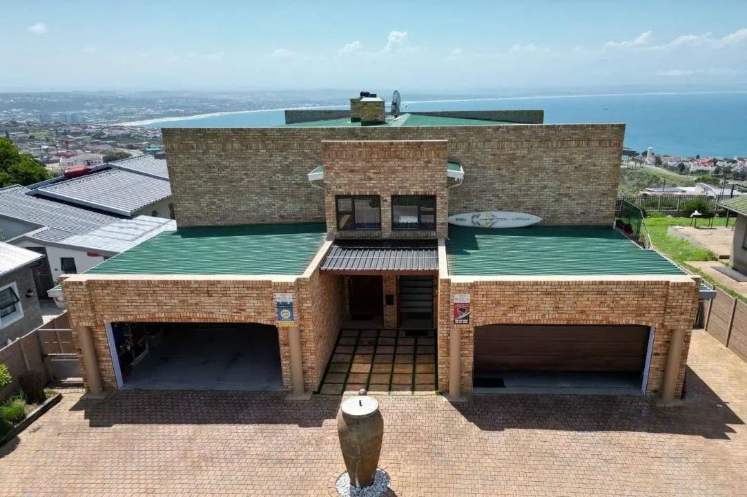 6 Bedroom House for sale in Da Nova