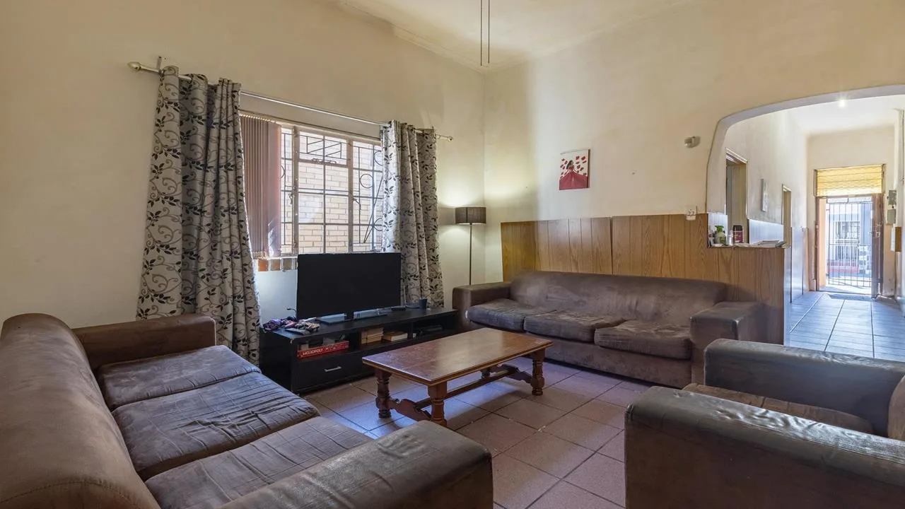 4 Bedroom House for sale in Salt River