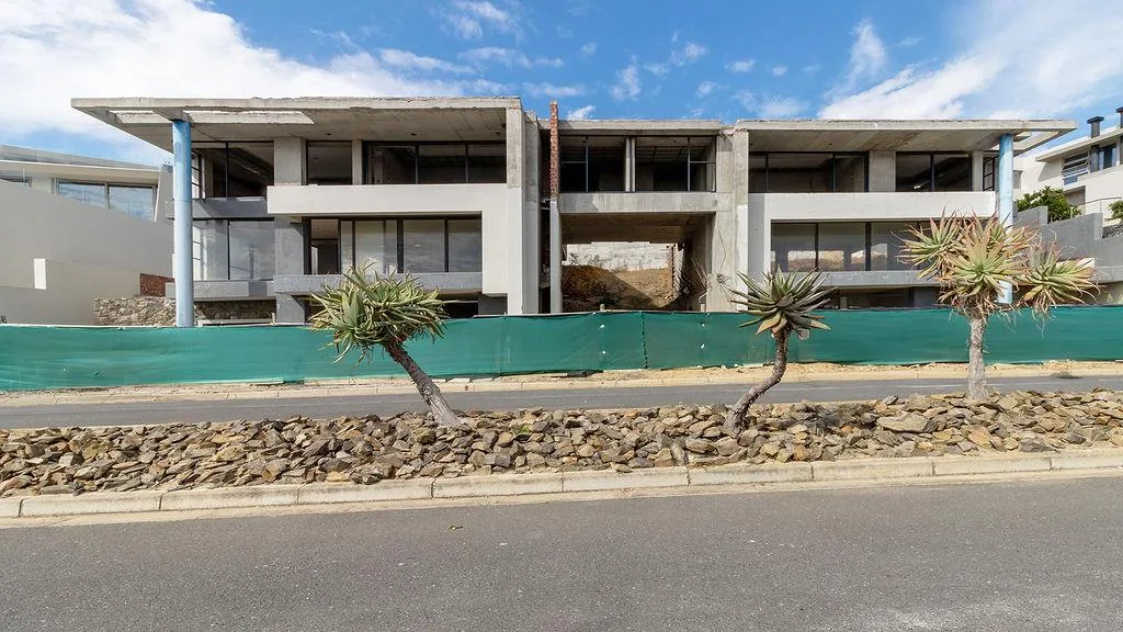 6 Bedroom House for sale in Baronetcy Estate