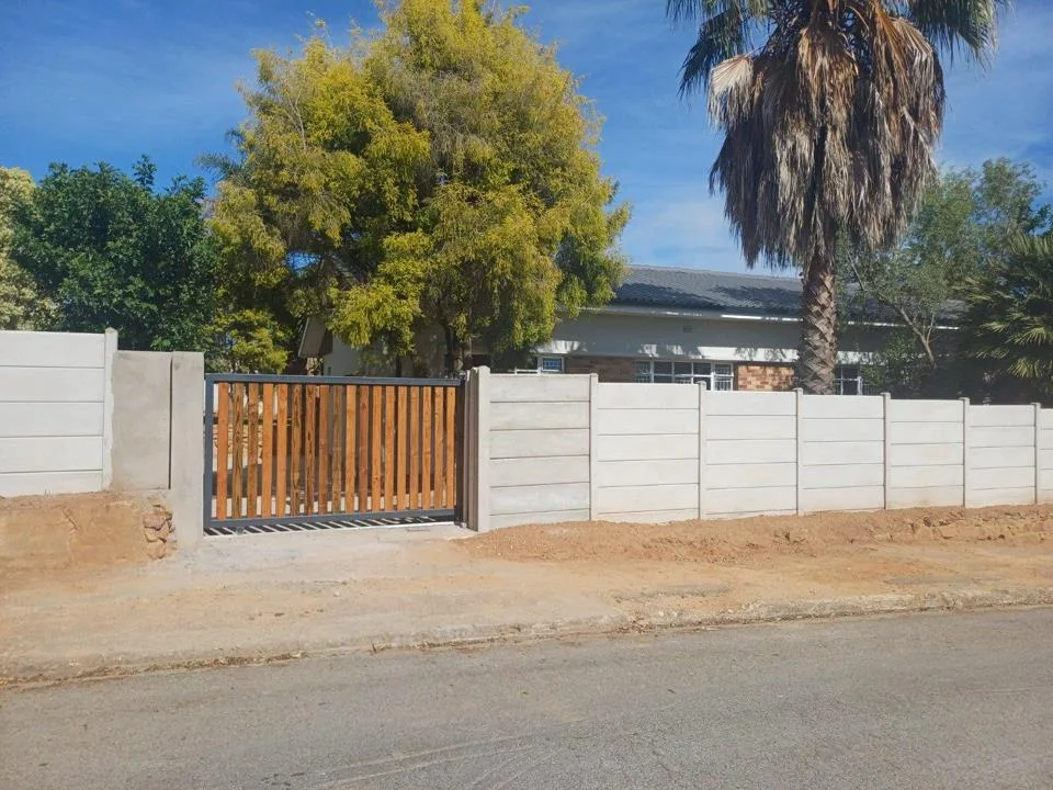 4 Bedroom House for sale in Riversdale