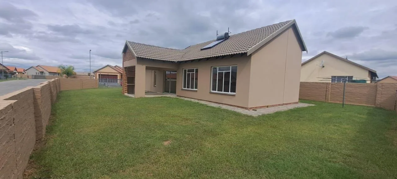 3 Bedroom House for sale in Waterkloof Hill Estate
