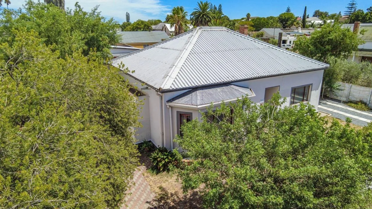 5 Bedroom House for sale in Moorreesburg