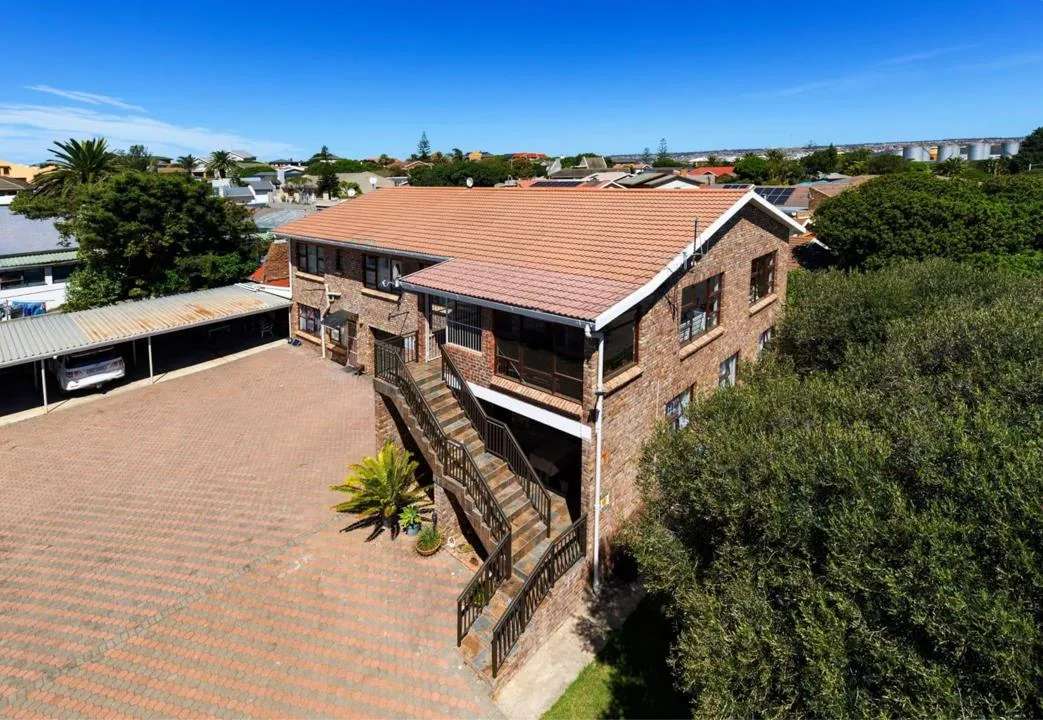 4 Bedroom House for sale in Bayview