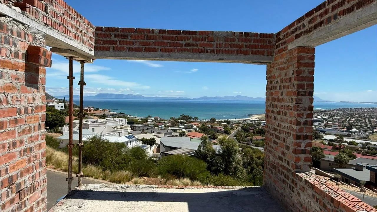 4 Bedroom House for sale in Gordon Heights