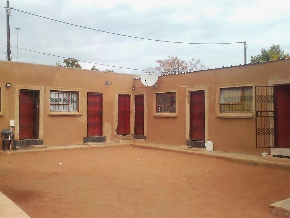 8 Bedroom House for sale in Lethlabile
