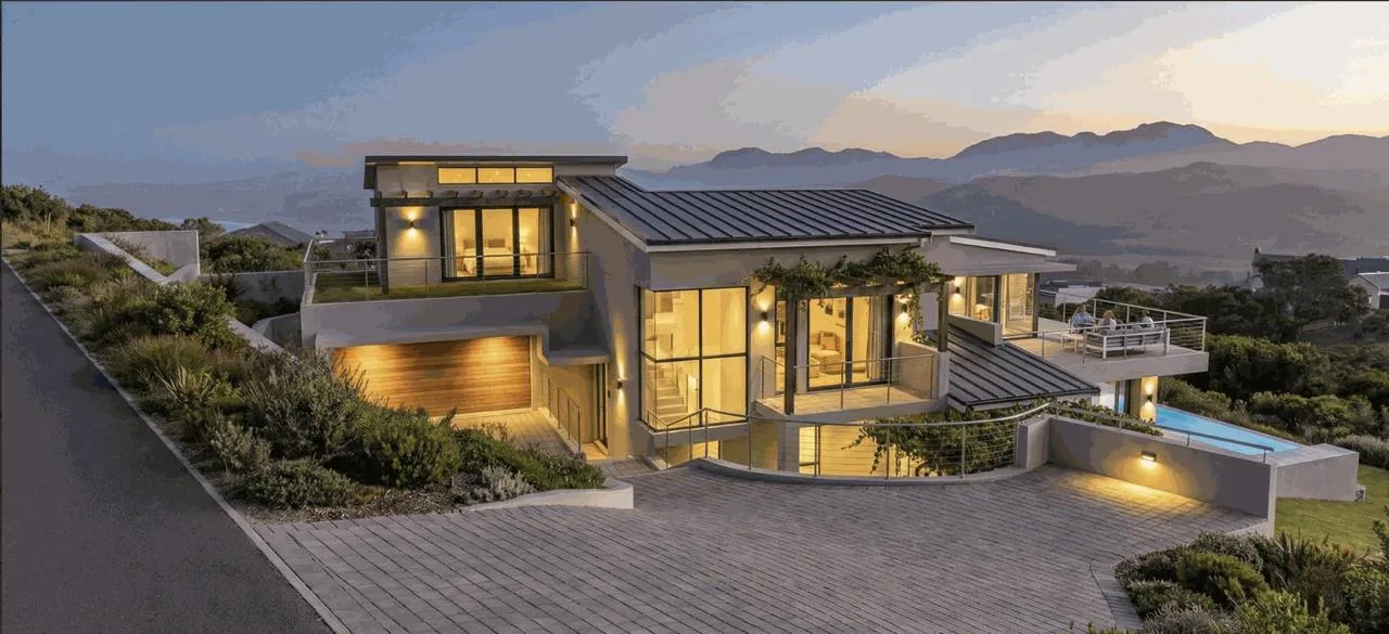 4 Bedroom House for sale in Fernwood Estate