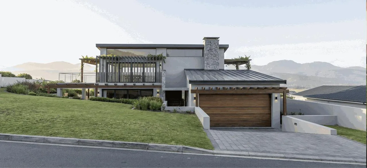 4 Bedroom House for sale in Fernwood Estate
