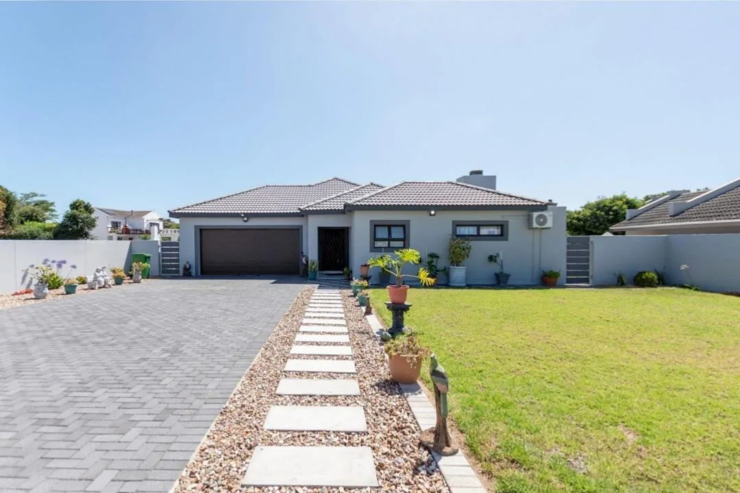 4 Bedroom House for sale in Country Club