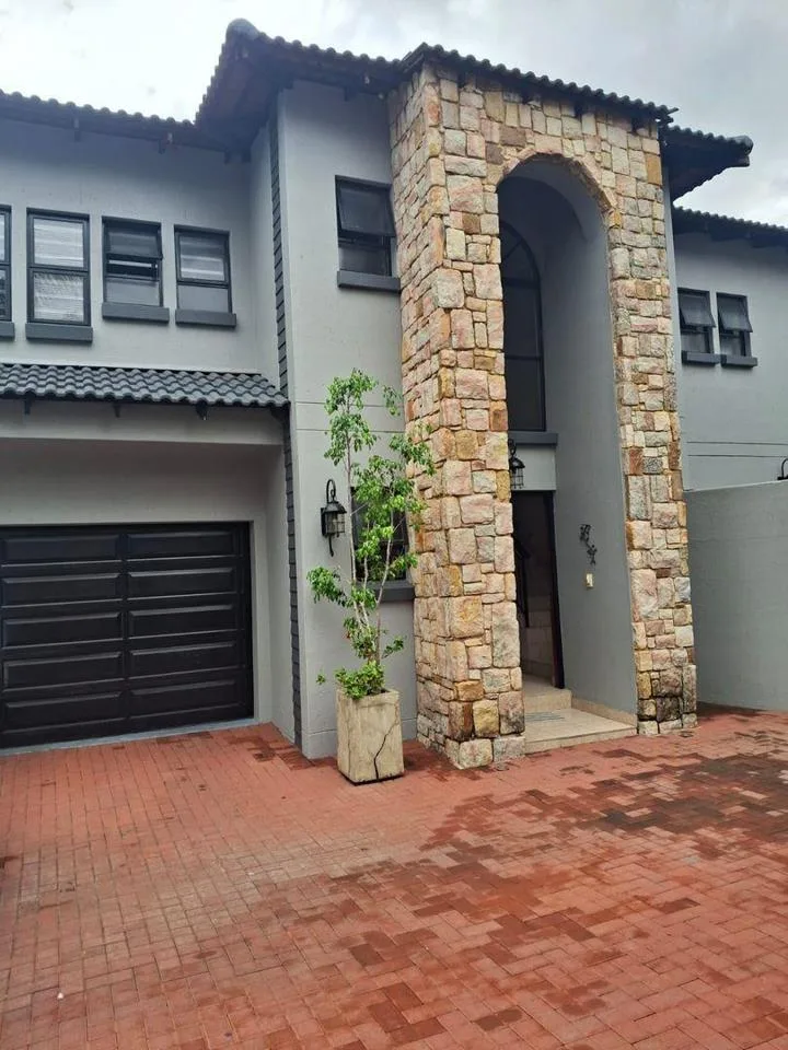 4 Bedroom House to rent in Greenstone Hill
