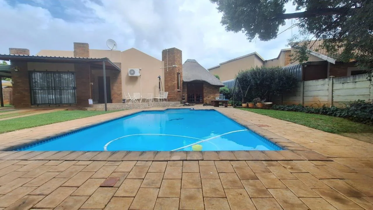 3 Bedroom House for sale in Meiringspark