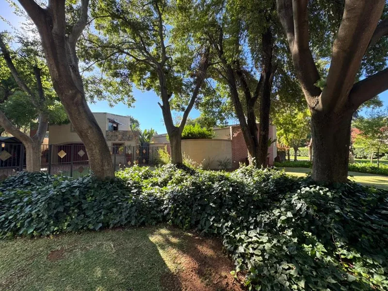 5 Bedroom House for sale in Mooivallei Park