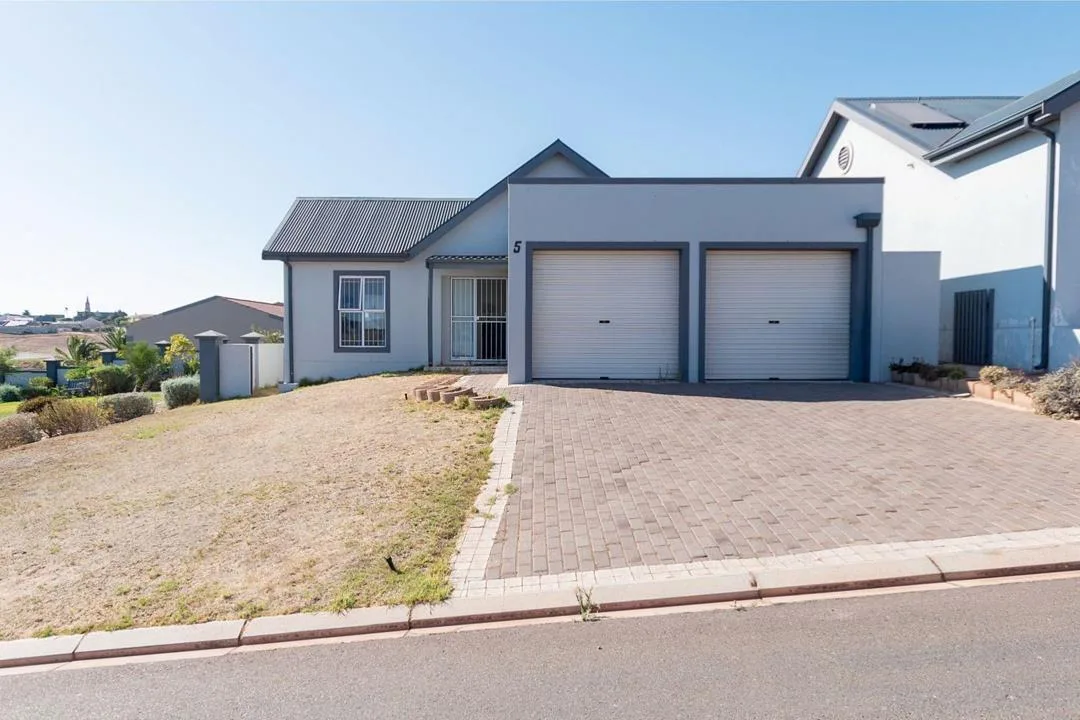 3 Bedroom House for sale in Vredenburg