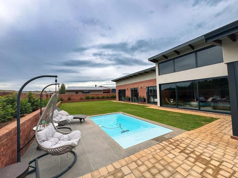 3 Bedroom House for sale in Van Der Hoff Park