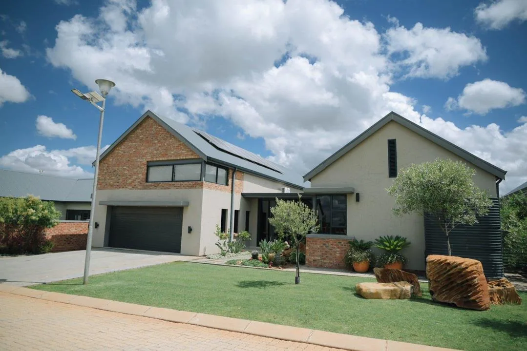 3 Bedroom House for sale in De Land Estate