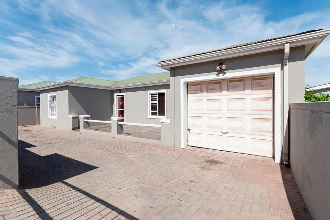 3 Bedroom House for sale in Vredenburg