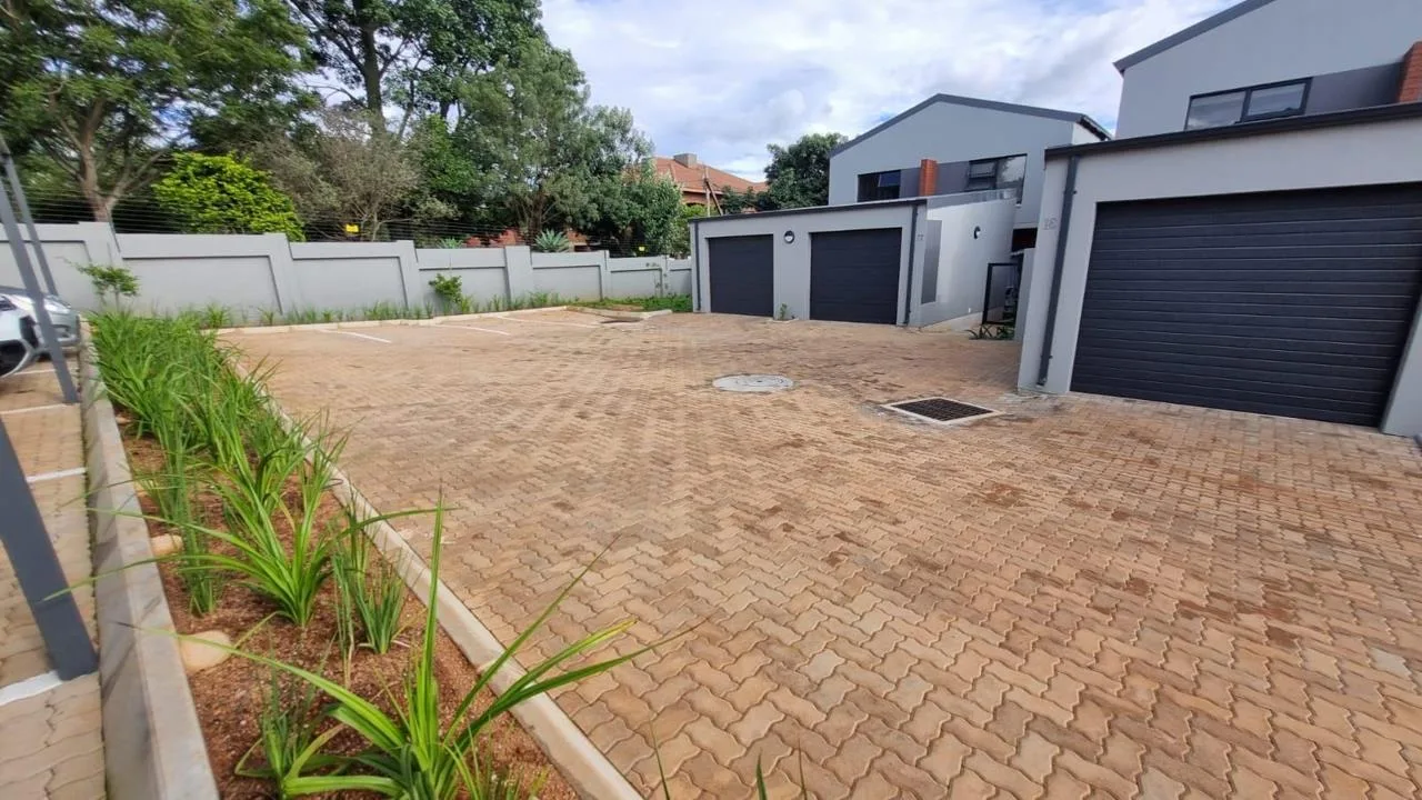 2 Bedroom Townhouse to rent in Olympus AH