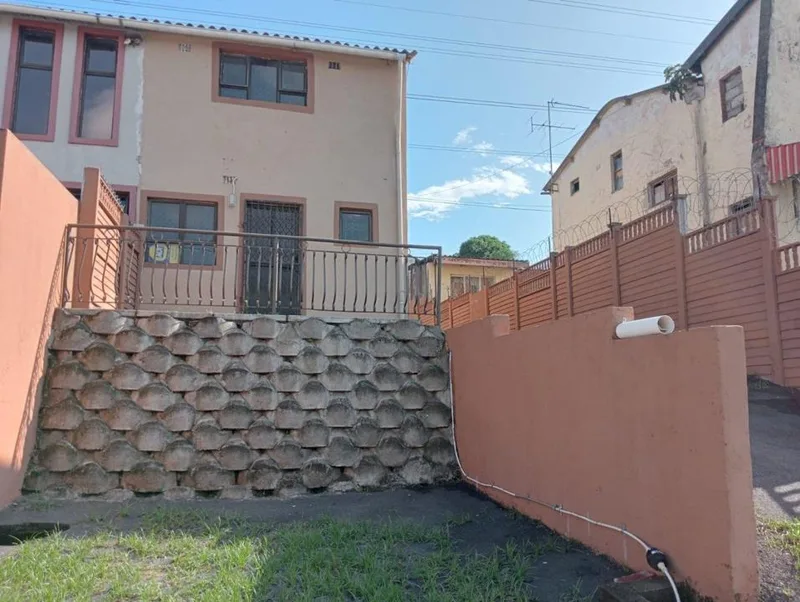 2 Bedroom House to rent in Westcliff
