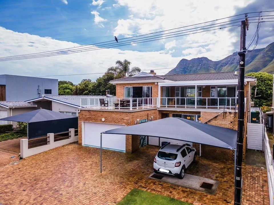 5 Bedroom House for sale in Onrus