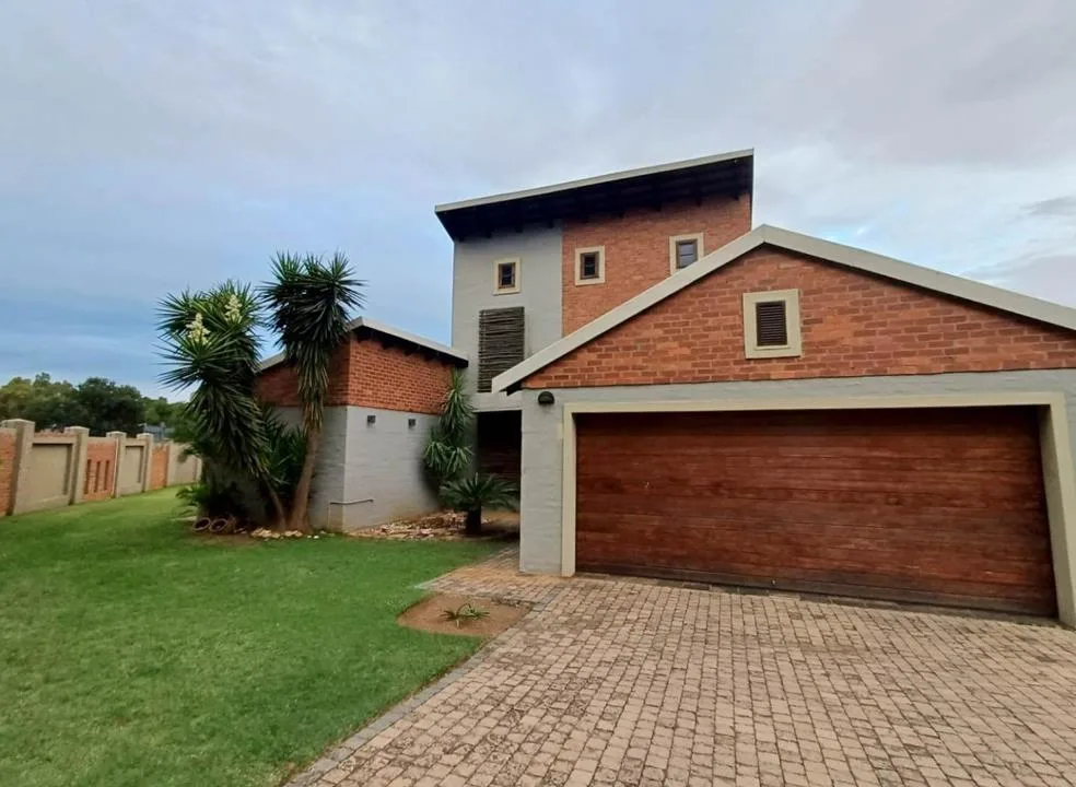3 Bedroom House for sale in Waterval East