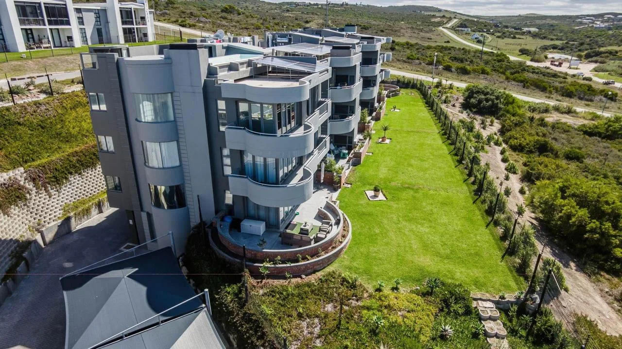 2 Bedroom Apartment / flat for sale in Island View