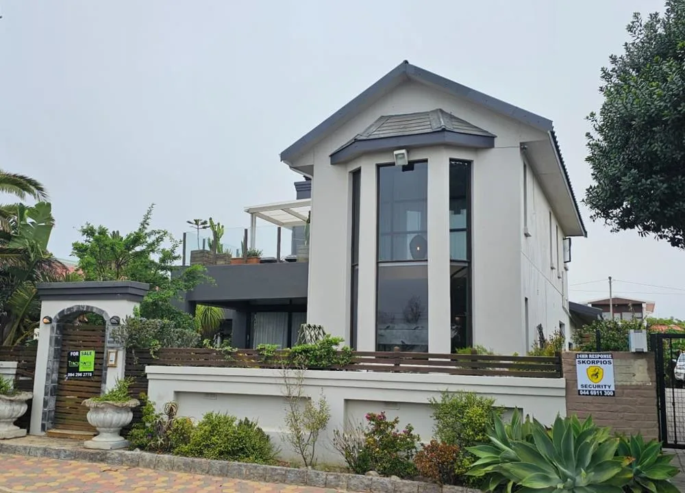 4 Bedroom House for sale in Mossel Bay Central