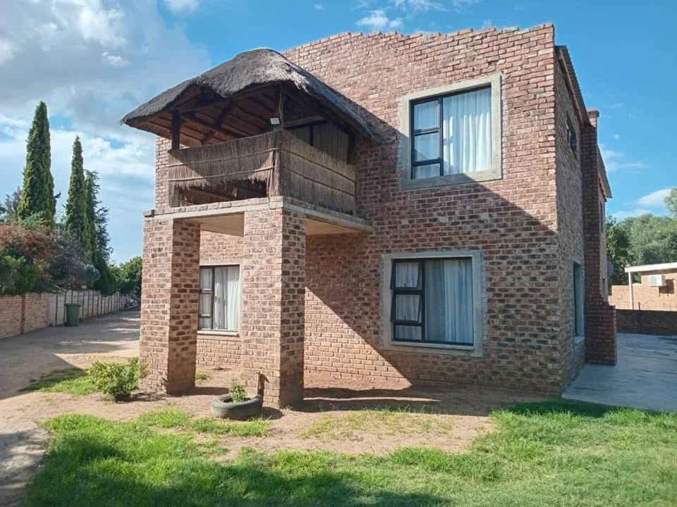 5 Bedroom House for sale in Bloemhof