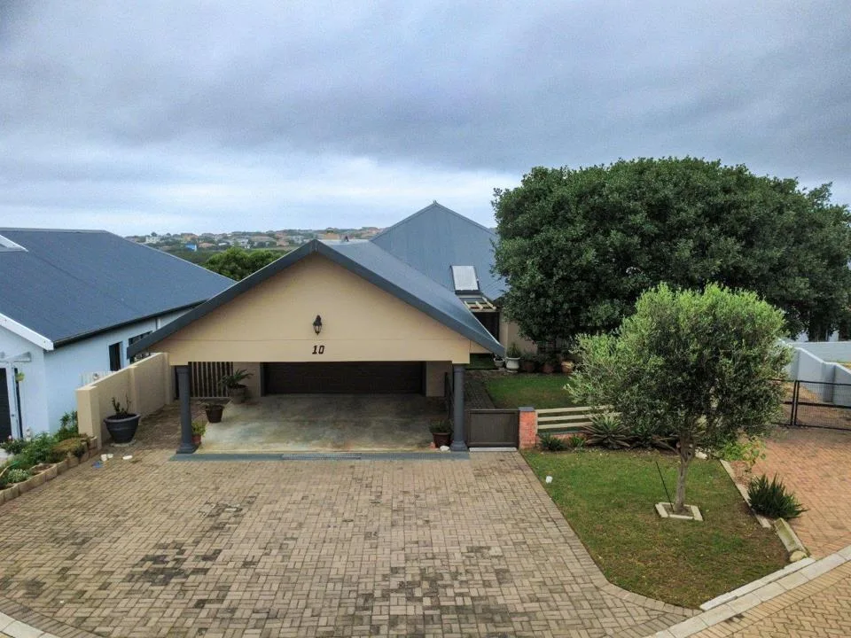 3 Bedroom House for sale in Stilbaai Wes