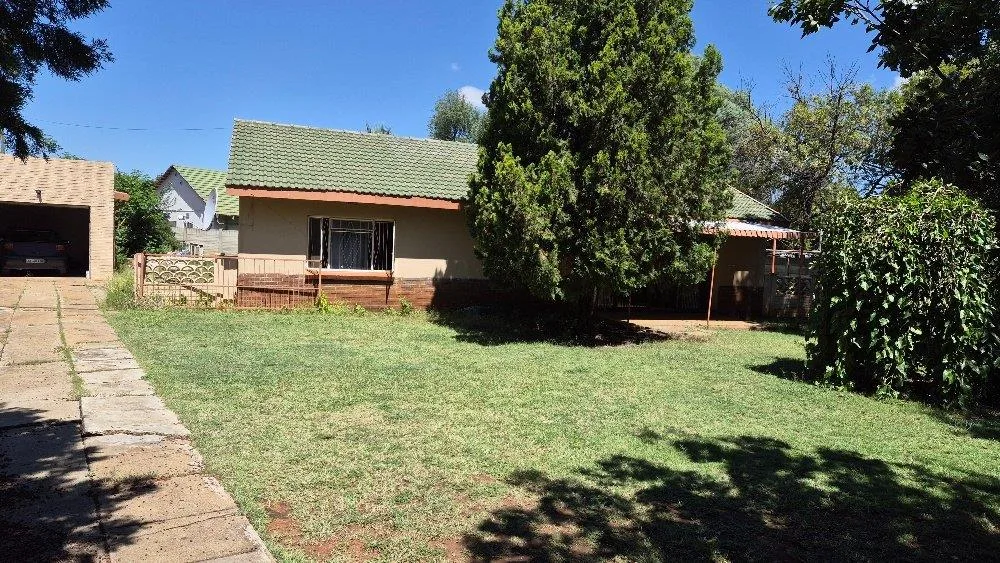 3 Bedroom House for sale in Stilfontein Ext 4
