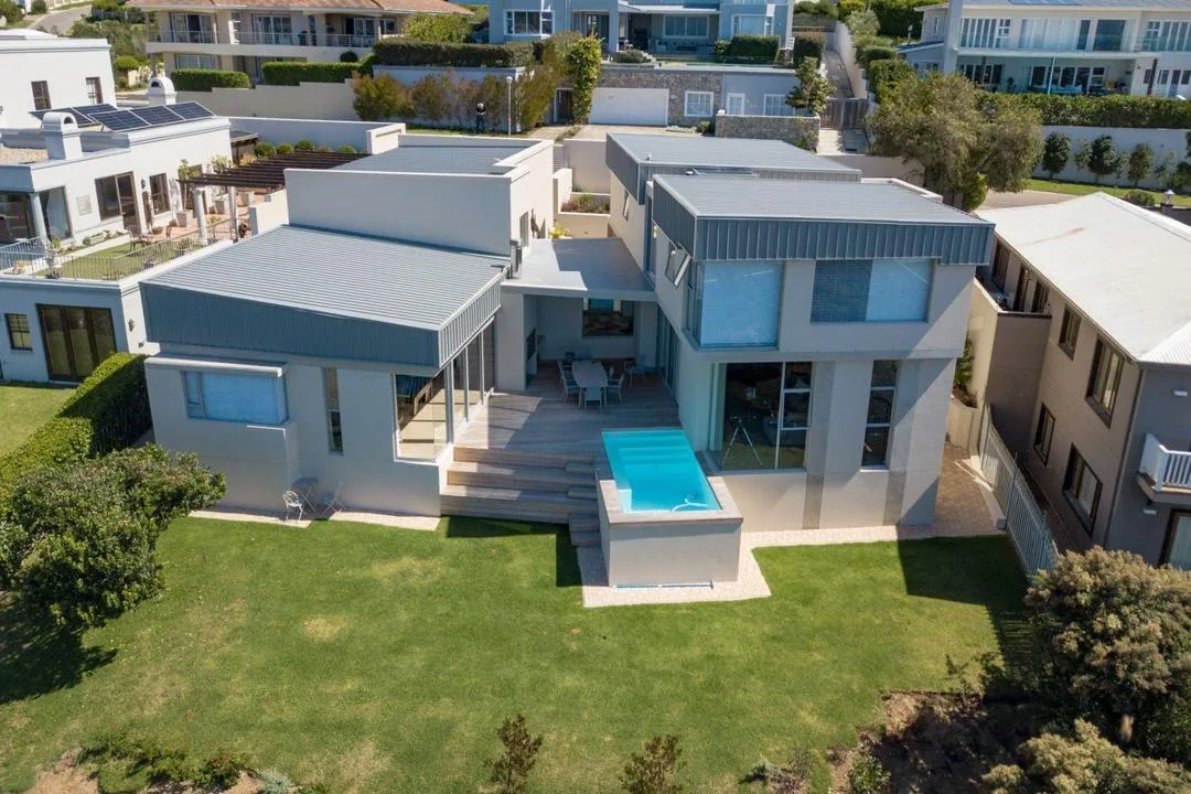4 Bedroom House for sale in Whale Rock