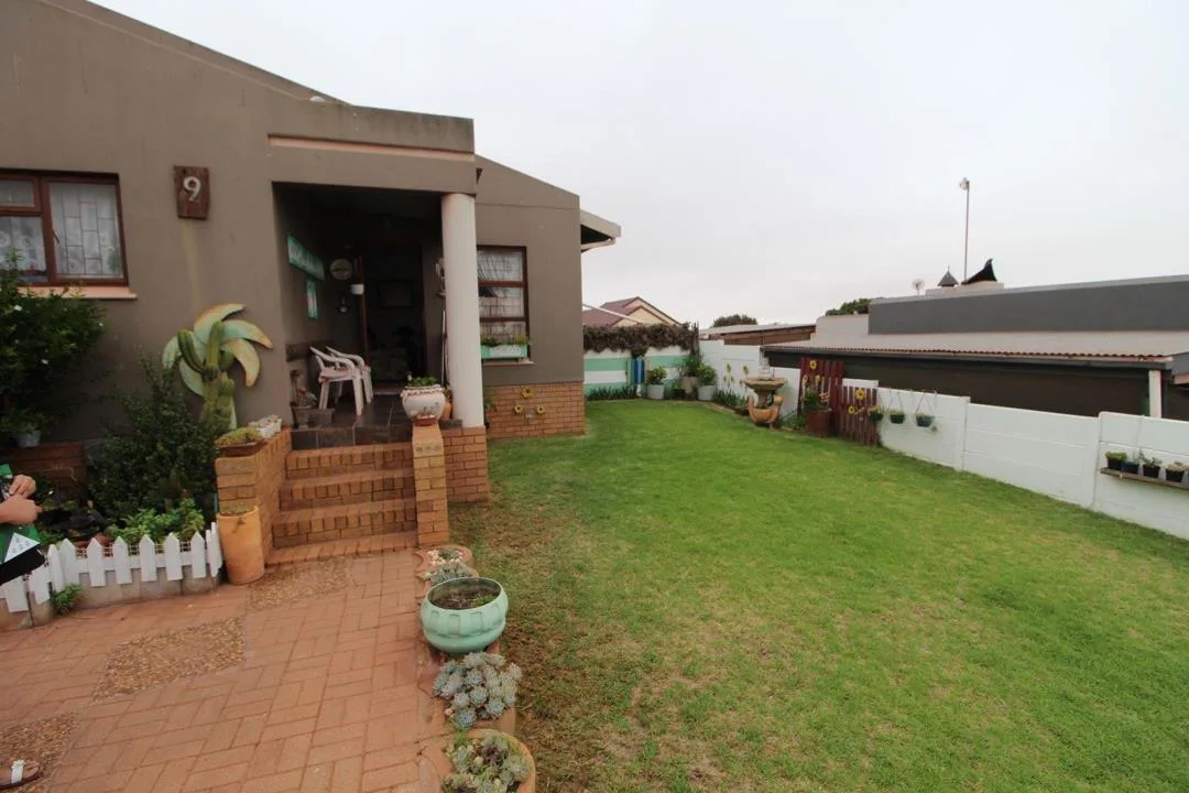 3 Bedroom House for sale in Vredenburg