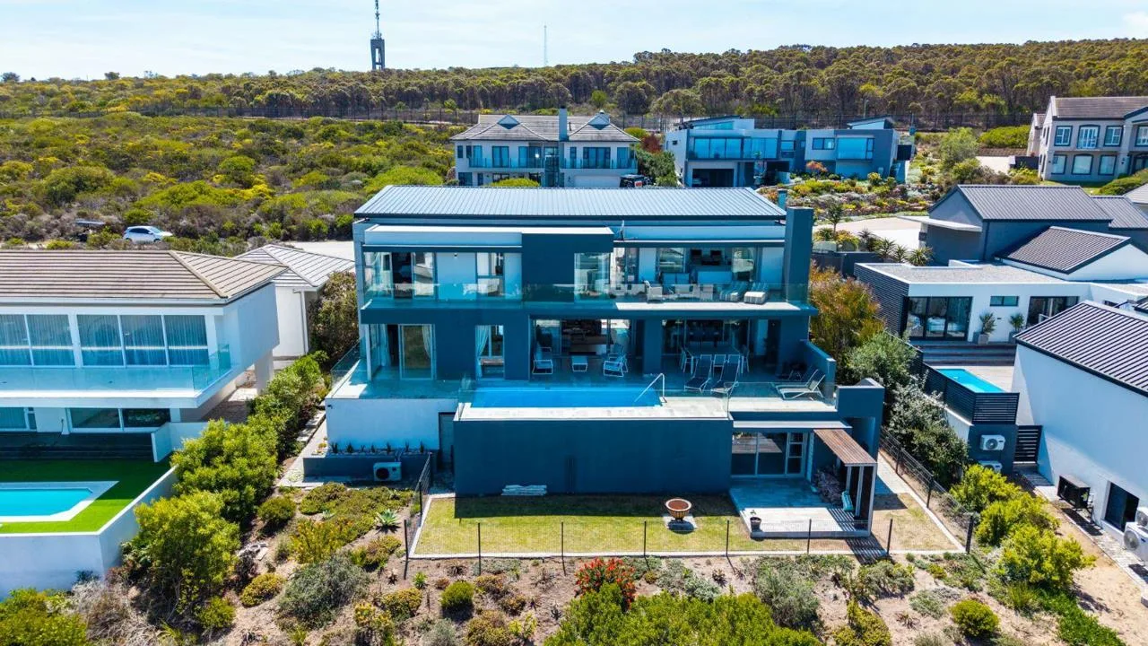 4 Bedroom House for sale in Pinnacle Point Golf Estate
